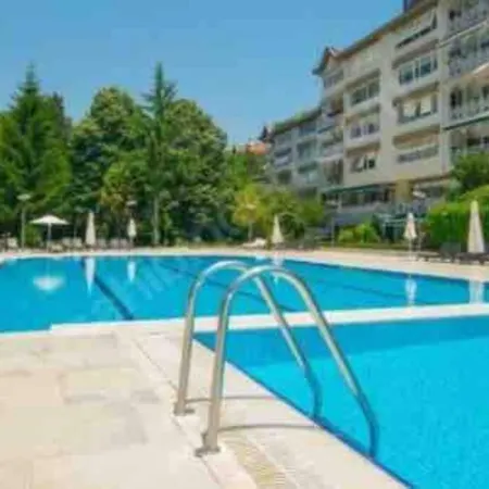 Comfortable With A Garden In A Gated Community 이스탄불