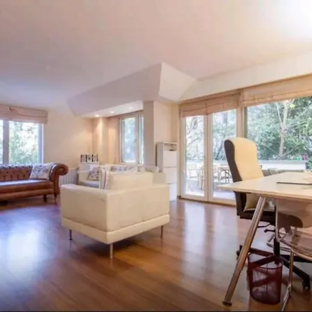 Comfortable With A Garden In A Gated Community 아파트 이스탄불